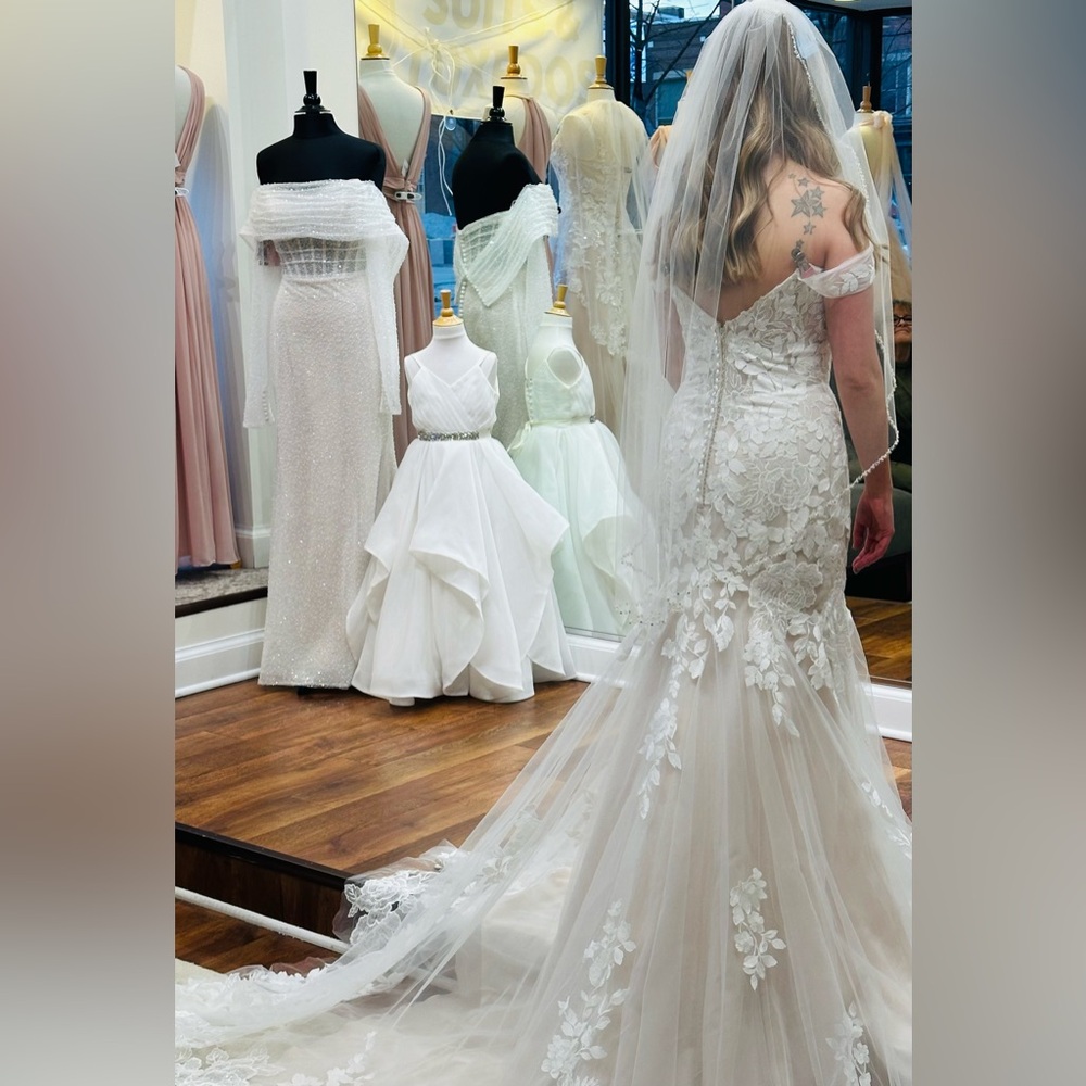 Maggie Sottero Ivory Wedding Gown - Picture 2 of 7